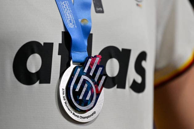 Rotterdam, Ahoy Arena, 14.12.25, NED, Frauen, IHF Women s World Championship, WM, Weltmeisterschaft 2025, Handball, Finale: Deutschland - Norwegen Bild: Silbermedaille Suedholland Niederlande *** Rotterdam, Ahoy Arena, 14 12 25, NED, Women, IHF Women s World Championship 2025, Handball, Final Germany Norway Picture Silver Medal South Holland Netherlands