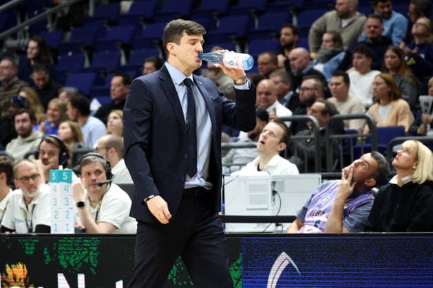 DEU, Basketball Champions League (BCL) , ALBA vs. BC Sabah, 16.12.2025, Uber-Arena, Berlin, DEU, Basketball Champions League (BCL) , ALBA vs. BC Sabah, im Bild CHEFTRAINER Pedro Calles (ALBA Berlin)