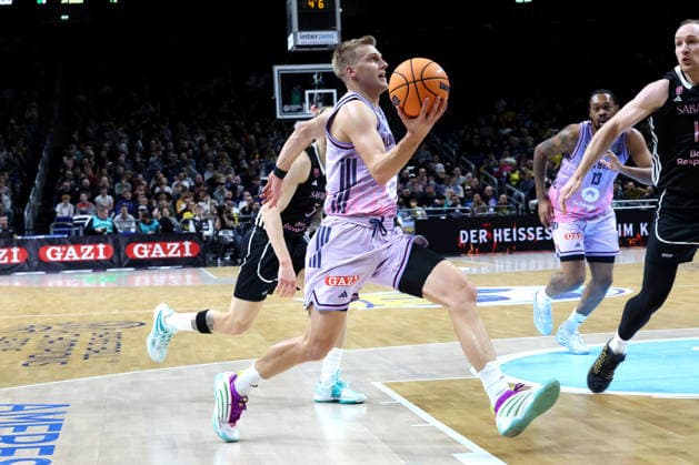 DEU, Basketball Champions League (BCL) , ALBA vs. BC Sabah, 16.12.2025, Uber-Arena, Berlin, DEU, Basketball Champions League (BCL) , ALBA vs. BC Sabah, im Bild Sam Griesel (ALBA Berlin 5)
