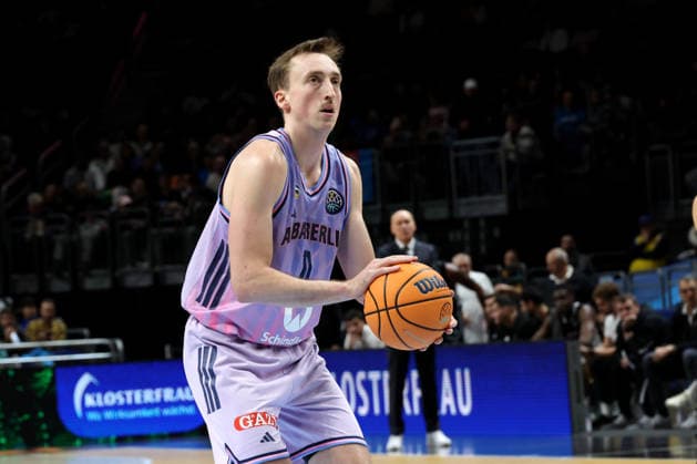 DEU, Basketball Champions League (BCL) , ALBA vs. BC Sabah, 16.12.2025, Uber-Arena, Berlin, DEU, Basketball Champions League (BCL) , ALBA vs. BC Sabah, im Bild Freiwurf von Moses Wood (ALBA Berlin 11)