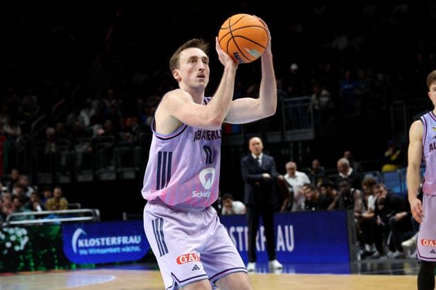 DEU, Basketball Champions League (BCL) , ALBA vs. BC Sabah, 16.12.2025, Uber-Arena, Berlin, DEU, Basketball Champions League (BCL) , ALBA vs. BC Sabah, im Bild Freiwurf von Moses Wood (ALBA Berlin 11)
