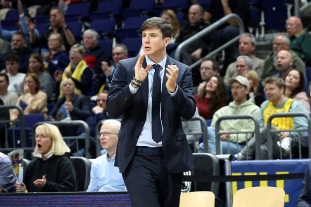 DEU, Basketball Champions League (BCL) , ALBA vs. BC Sabah, 16.12.2025, Uber-Arena, Berlin, DEU, Basketball Champions League (BCL) , ALBA vs. BC Sabah, im Bild CHEFTRAINER Pedro Calles (ALBA Berlin)