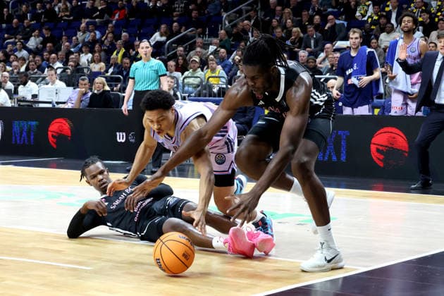 DEU, Basketball Champions League (BCL) , ALBA vs. BC Sabah, 16.12.2025, Uber-Arena, Berlin, DEU, Basketball Champions League (BCL) , ALBA vs. BC Sabah, im Bild Jack Kayil( ALBA Berlin 7), Gerry Blakes (Sabah BC Bak 4), Jean-Marc Pansa (Sabah BC Bak 27)