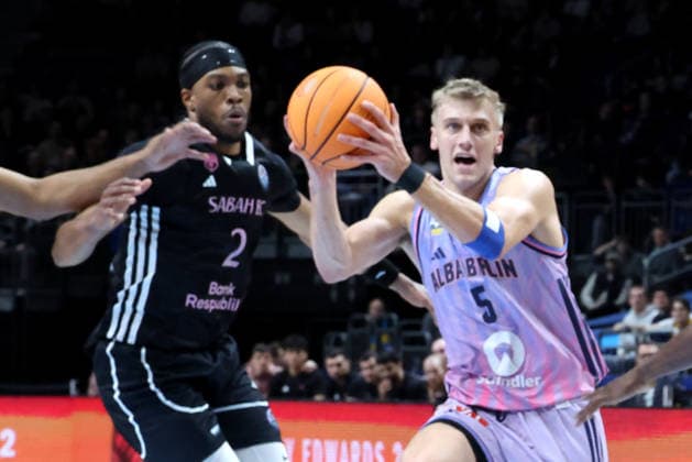 DEU, Basketball Champions League (BCL) , ALBA vs. BC Sabah, 16.12.2025, Uber-Arena, Berlin, DEU, Basketball Champions League (BCL) , ALBA vs. BC Sabah, im Bild Sam Griesel (ALBA Berlin 5), Keith Jordan (Sabah BC Bak 2)