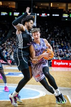Basketball Berlin 16.12.2025 Saison 2025 2026 Basketball Champions League (BCL) Alba Berlin - Sabah BC Baku Alex O Connell (Alba Berlin, No.03) Justin Tillman (Sabah, No.01)