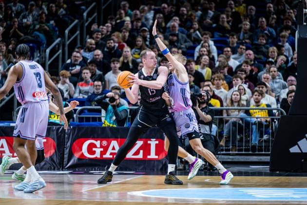 Basketball Berlin 16.12.2025 Saison 2025 2026 Basketball Champions League (BCL) Alba Berlin - Sabah BC Baku Klavs Cavars (Sabah, No.15) Sam Griesel (Alba Berlin, No.05)