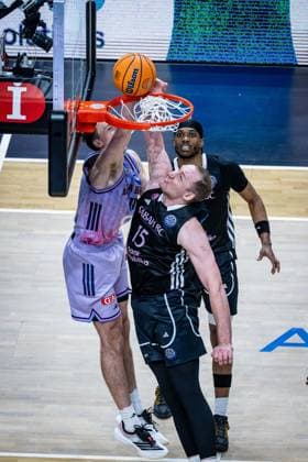 Basketball Berlin 16.12.2025 Saison 2025 2026 Basketball Champions League (BCL) Alba Berlin - Sabah BC Baku Moses Wood (Alba Berlin, No.11) Klavs Cavars (Sabah, No.15) Keith Jordan (Sabah, No.02)
