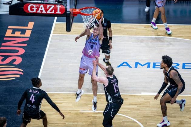 Basketball Berlin 16.12.2025 Saison 2025 2026 Basketball Champions League (BCL) Alba Berlin - Sabah BC Baku Moses Wood (Alba Berlin, No.11) Klavs Cavars (Sabah, No.15)