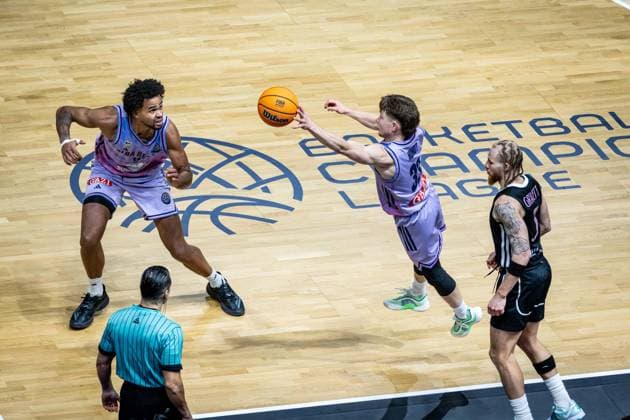 Basketball Berlin 16.12.2025 Saison 2025 2026 Basketball Champions League (BCL) Alba Berlin - Sabah BC Baku Norris Agbakoko (Alba Berlin, No.17) Bennet Hundt (Alba Berlin, No.33) Hassani Gravett (Sabah, No.03)