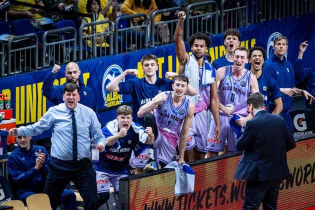 Basketball Berlin 16.12.2025 Saison 2025 2026 Basketball Champions League (BCL) Alba Berlin - Sabah BC Baku Jubel Alba Sebastian Trzcionka (Alba Berlin, Assistenztrainer) Bennet Hundt (Alba Berlin, No.33) Alex O Connell (Alba Berlin, No.03) Anton Nufer (Alba Berlin, No.20) Norris Agbakoko (Alba Berlin, No.17) Moses Wood (Alba Berlin, No.11) Richard Schmitt (Alba Berlin, No.25) Matheo hermann (Alba Berlin, No.02) und andere