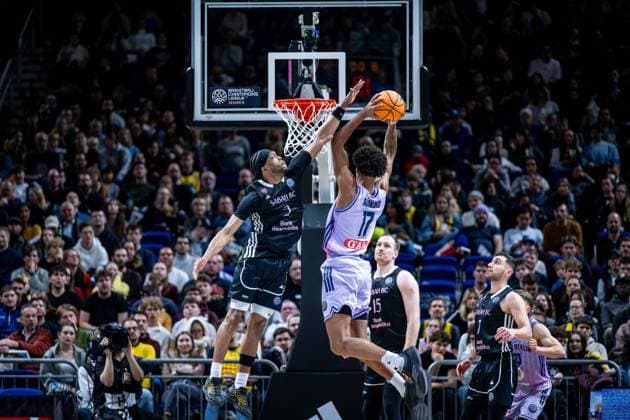 Basketball Berlin 16.12.2025 Saison 2025 2026 Basketball Champions League (BCL) Alba Berlin - Sabah BC Baku Norris Agbakoko (Alba Berlin, No.17) Keith Jordan (Sabah, No.02)