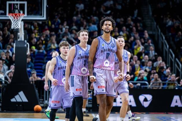 Basketball Berlin 16.12.2025 Saison 2025 2026 Basketball Champions League (BCL) Alba Berlin - Sabah BC Baku Jubel Alba Norris Agbakoko (Alba Berlin, No.17) Bennet Hundt (Alba Berlin, No.33) Alex O Connell (Alba Berlin, No.03) Justin Bean (Alba Berlin, No.34)