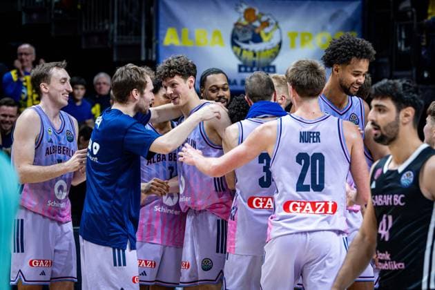 Basketball Berlin 16.12.2025 Saison 2025 2026 Basketball Champions League (BCL) Alba Berlin - Sabah BC Baku Jubel Alba Richard Schmitt (Alba Berlin, No.25) Malte Delow (Alba Berlin, No.06) und andere