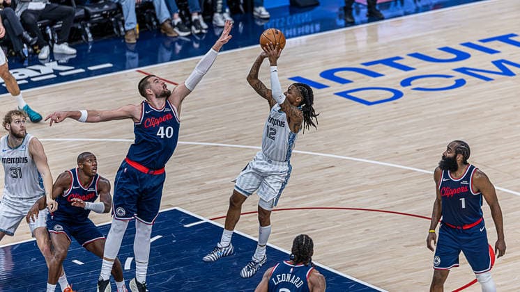 RECORD DATE NOT STATED The Clippers face the Grizzlies in an NBA, Basketball Herren, USA duel. Inglewood (USA), 12 16 2025 Sports Basketball NBA Clippers vs Grizzlies Ja Morant of the Memphis Grizzlies in a game against the Los Angeles Clippers valid for the NBA regular season, held at the Intuit Dome, an indoor arena located in Inglewood, California. The matchup brings together key players from both teams and is a highlight of the NBA regular season on Tuesday, December 16, 2025. (Foto: Bruno Zanotto Thenews2 imago images) SPO  Copyright: xBrunoxxZanottox
