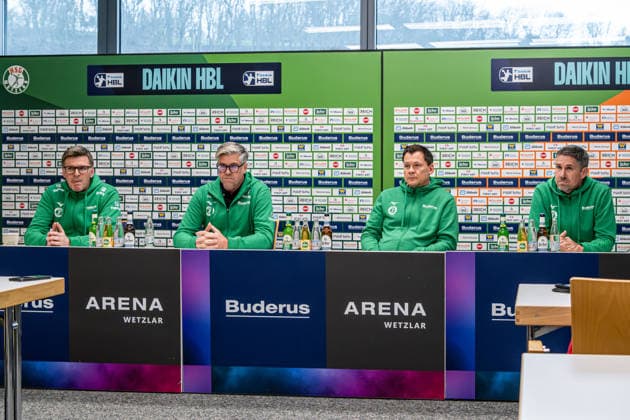 Pressekonferenz HSG Wetzlar, 17.12.25 v.l. Jasmin Camdzic (HSG Wetzlar), Runar Sigtryggsson (HSG Wetzlar), Arne Wohlfahrt (HSG Wetzlar), Björn Seipp (HSG Wetzlar) Pressekonferenz HSG Wetzlar: Wetzlar, 17.12.25 Copyright: xBEAUTIFULxSPORTS Roeczeyx