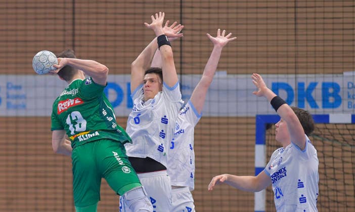 17.12.2025, Leipzigs Matej Klima wirft, Handball, DHB-Pokal, SC DHfK Leipzig - TBV Lemgo Lippe, (c) Dresden