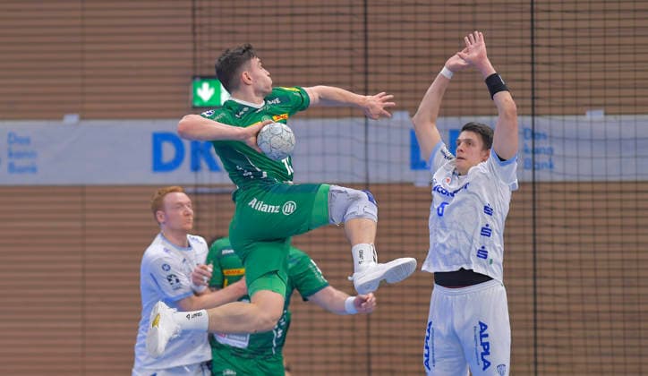 17.12.2025, Leipzigs Matej Klima wirft, Handball, DHB-Pokal, SC DHfK Leipzig - TBV Lemgo Lippe, (c) Dresden
