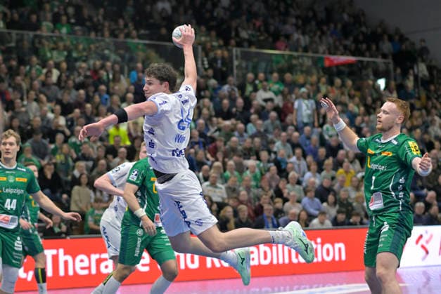 17.12.2025, Lemgos Joel Willecke wirft, Handball, DHB-Pokal, SC DHfK Leipzig - TBV Lemgo Lippe, (c) Dresden