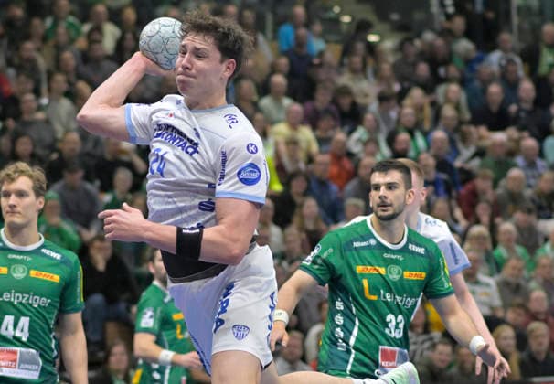 17.12.2025, Lemgos Joel Willecke wirft, Handball, DHB-Pokal, SC DHfK Leipzig - TBV Lemgo Lippe, (c) Dresden