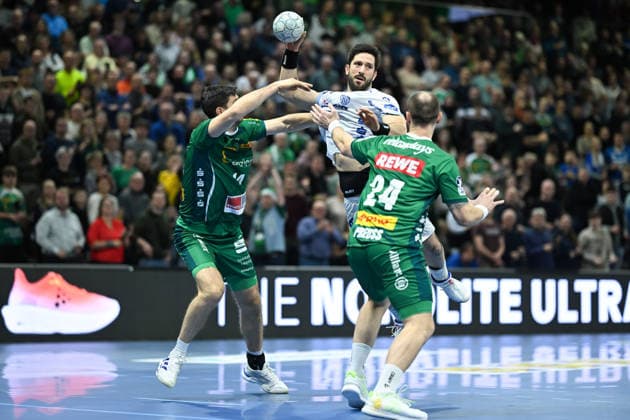 Tim Suton (TBV Lemgo Lippe, 23) SC DHfK Leipzig vs. TBV Lemgo Lippe, Handball, DHB-Pokal Viertelfinale, Spielzeit 2025 2026, 17.12.2025 SC DHfK Leipzig vs. TBV Lemgo Lippe, Handball, DHB-Pokal Viertelfinale, Spielzeit 2025 2026, 17.12.2025 Dresden Copyright: xEibner-Pressefoto xHoepnerx EP_PHR