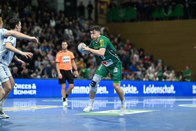 Matej Klima (SC DHfK Leipzig, 13) SC DHfK Leipzig vs. TBV Lemgo Lippe, Handball, DHB-Pokal Viertelfinale, Spielzeit 2025 2026, 17.12.2025 SC DHfK Leipzig vs. TBV Lemgo Lippe, Handball, DHB-Pokal Viertelfinale, Spielzeit 2025 2026, 17.12.2025 Dresden Copyright: xEibner-Pressefoto xHoepnerx EP_PHR