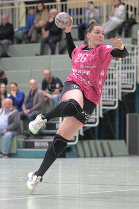 Svenja Huebner (TusSies Metzingen, 26) TusSies Metzingen vs. ATH Strasbourg, Handball, Testspiel, Saison 2025 2026, 17.12.2025 TusSies Metzingen vs. ATH Strasbourg, Handball, Testspiel, Saison 2025 2026, 17.12.2025 Metzingen Copyright: xEibner-Pressefoto TobiasxBaurx EP_TBR