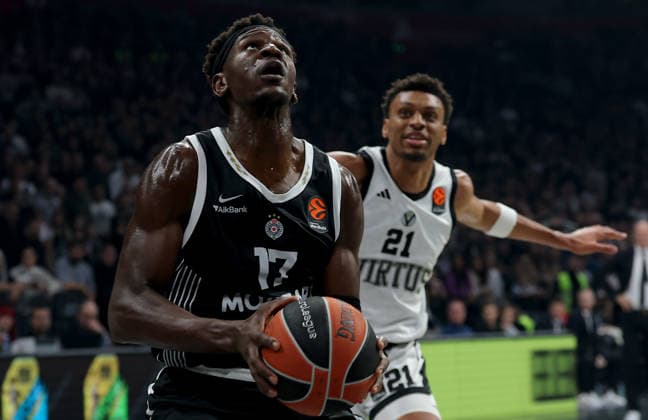 Partizan v Virtus, Euroleague, season 2025 2026, round 16 Belgrade, Serbia. 17th Dec, 2025. Partizan s Isaac Bonga during Euroleague basketball match between Partizan and Virtus on December 17. 2025. in Belgrade, Serbia. Belgrade Serbia Copyright: xPedjaxMilosavljevic STARSPORTx