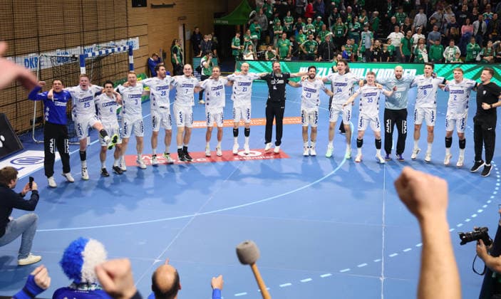 Dresden, 17.12.2025, Ballsportarena, Handball, DHB Pokal, Viertelfinale , SC DHfK Leipzig vs. TBV Lemgo 27:35, Im Bild; Lemgo feiert den Einzug in das FinalFour. , Nur zur redaktionellen Nutzung. Only editorial use. , DHB HBL regulations prohibit any use of photographs as image sequences and or quasi-video. ,