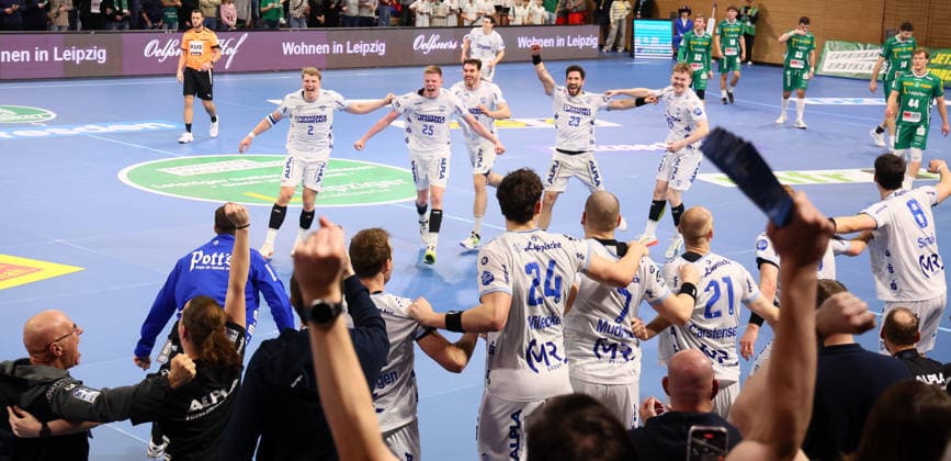 Dresden, 17.12.2025, Ballsportarena, Handball, DHB Pokal, Viertelfinale , SC DHfK Leipzig vs. TBV Lemgo 27:35, Im Bild; Lemgo feiert den Einzug in das FinalFour. , Nur zur redaktionellen Nutzung. Only editorial use. , DHB HBL regulations prohibit any use of photographs as image sequences and or quasi-video. ,