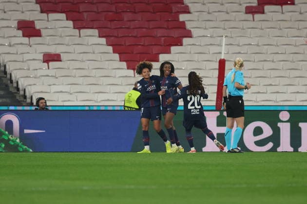 PSG team celebrating a goal during the match between SL Benfica Womens team and PSG Womens team, valid for Womens Champions League 2025 2026 at Estadio do Lisboa e Benfica on 17 December 2025. Lisboa Estadio do Sport Lisboa de Benfica Lisboa Portugal Copyright: xIMAGOx xPRIMExSPORTSxIMAGESx xFILIPExOLIVEIRAx