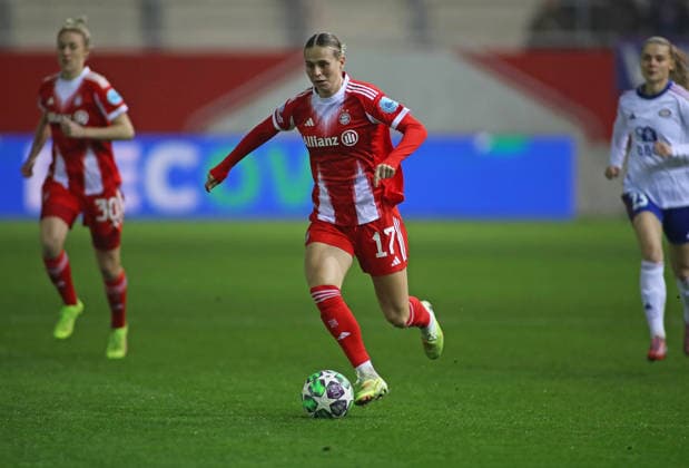 Fussball, Frauen, Frauen Champions League, 3.Spieltag, Saison 2025 2026, FC Bayern München - Valerengal, Valerenga, Campus Klara Bühl Buehl (FC Bayern München) mit Ball im Angriff