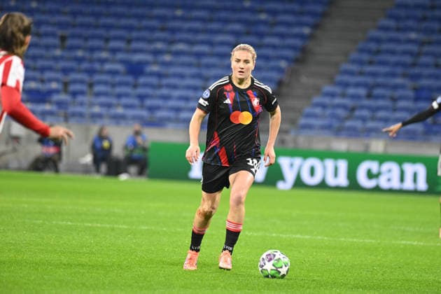 Football : OL Lyonnes v Atletico Madrid - UEFA Womens champions league Lindsey Heaps of Lyon training during the UEFA Womens champions league match between OL Lyonnes and Atletico Madrid at Groupama Stadium Decines Charpieu Lyon France on December 17, 2025 LYONFrance  Copyright: xMouradxAllilix