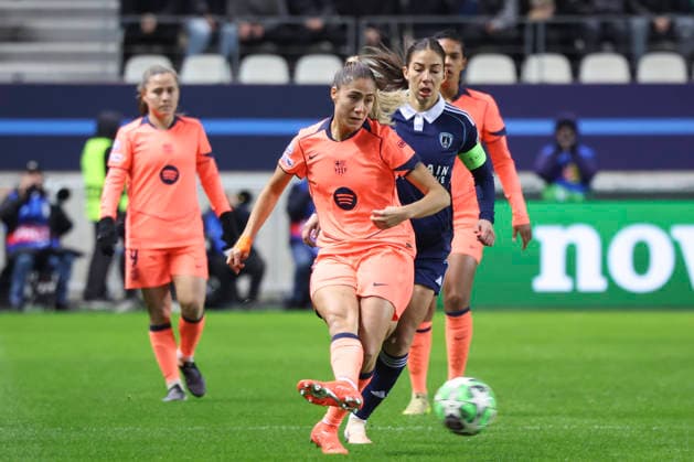 FOOTBALL FEMININ : Paris FC Vs FC Barcelone - Ligue des Champions - 17 12 2025 Laia Aleixandri (FC Barcelone) Vs Clara Mateo (Paris FC) ParisFrance  Copyright: xMichaelxBaucherx