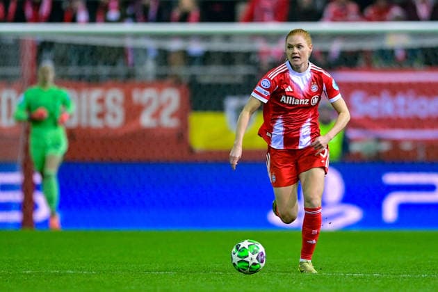 Stine Ballisager PEDERSEN (FC Bayern, FCB, 3) am Ball, 17.12.2025, München (Deutschland), Fussball, UEFA Womens Champions League, Ligaphase 6. Spieltag, FC Bayern München - Valerenga IF