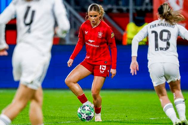 Sophie Proost of FC Twente dribbles with the ball FC Twente v Real Madrid CF, UEFA Women s Champions League 2025 26 League Phase MD6, FC Twente v Real Madrid CF, FC Twente Stadium, December 17, 2025, Enschede, Netherlands.
