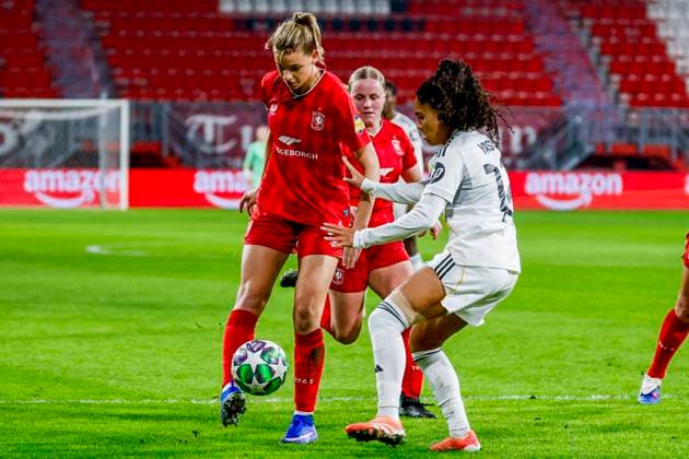 Eva Oude Elberink of FC Twente and Yasmim of Real Madrid battle for the ball FC Twente v Real Madrid CF, UEFA Women s Champions League 2025 26 League Phase MD6, FC Twente v Real Madrid CF, FC Twente Stadium, December 17, 2025, Enschede, Netherlands.