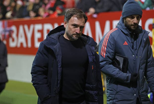 Fussball, Frauen, Frauen Champions League, 3.Spieltag, Saison 2025 2026, FC Bayern München - Valerengal, Valerenga, Campus Jose Barcala,Trainer (FC Bayern München) Kopf, Oberkörper