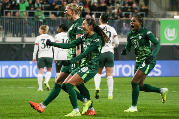 17.12.2025, xgrfx, Fussball UEFA WomenÂ s Champions League, VfL Wolfsburg - FC Chelsea v.l. Tor, Alexandra Popp (VfL Wolfsburg) (DFL DFB REGULATIONS PROHIBIT ANY USE OF PHOTOGRAPHS as IMAGE SEQUENCES and or QUASI-VIDEO) Wolfsburg