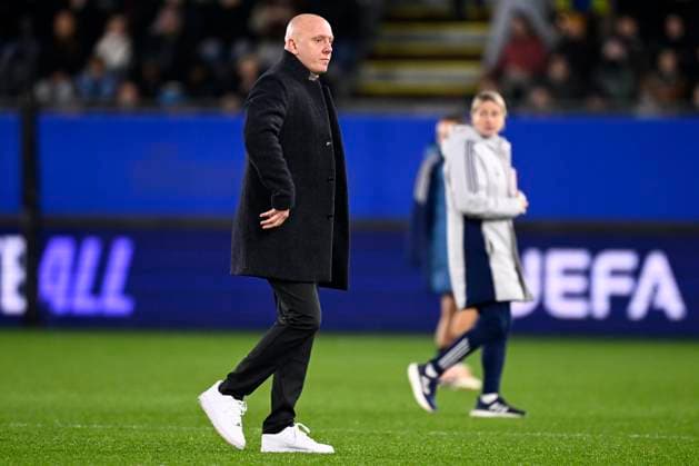 OH Leuven v Arsenal - UEFA Women s Champions League LEUVEN, BELGIUM - DECEMBER 17 : Van Den Abbeel Arno head coach of OH Leuven during the UEFA Women s Champions League 2025 26 League Phase MD6 match between OH Leuven and Arsenal on December 17, 2025 in Leuven, Belgium, 17 12 2025 Leuven Belgium  Copyright: xTomasxSiskx
