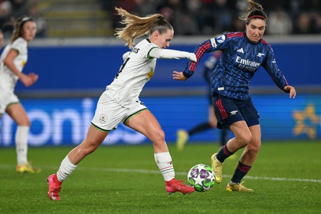 251217 OHL vs Arsenal Flo Hermans (21) of OH Leuven and Mariona Caldentey (8) of Arsenal pictured in action during the Uefa Women™s Champions League 6th matchday in the League phase game in season 2025 - 2026 between Oud Heverlee Leuven - OHL and Arsenal FC on December 17 , 2025 in Leuven, Belgium. (Photo by David Catry Isosport) Leuven Belgium  Copyright: xDavidxCatryx 20251217DSC_3773