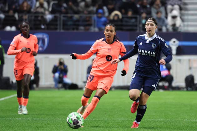 FOOTBALL FEMININ : Paris FC Vs FC Barcelone - Ligue des Champions - 17 12 2025 Vicky Lopez (FC Barcelone) Vs Kaja Korosec (Paris FC) ParisFrance  Copyright: xMichaelxBaucherx
