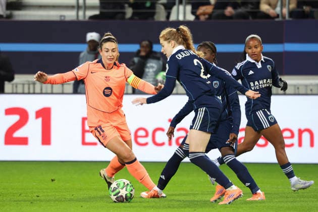 FOOTBALL FEMININ : Paris FC Vs FC Barcelone - Ligue des Champions - 17 12 2025 Alexia Putellas (FC Barcelone) Vs Celina Ould Hocine (Paris FC) ParisFrance  Copyright: xMichaelxBaucherx