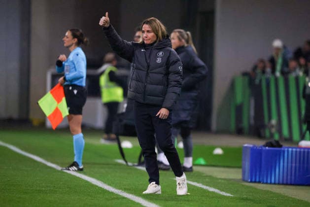 Wolfsburg, Deutschland 17. Dezember 2025: Champions League - Frauen - 2025 2026 - VfL Wolfsburg vs. FC Chelsea Im Bild: Trainerin Sonia Bompastor (FC Chelsea) zeigt Daumen hoch Volkswagen Arena Niedersachsen Copyright: xFotostandx xFantinix
