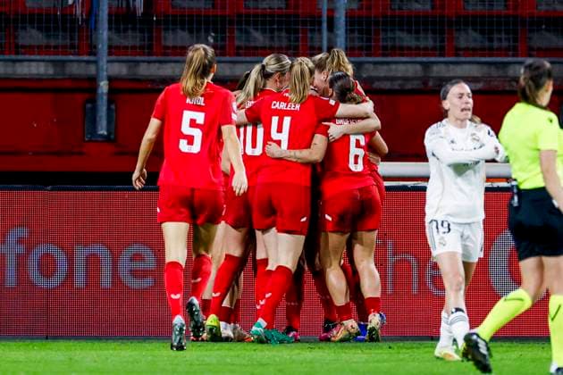 Jaimy Ravensbergen of FC Twente celebrates with teammates after scoring her teams first goal FC Twente v Real Madrid CF, UEFA Women s Champions League 2025 26 League Phase MD6, FC Twente v Real Madrid CF, FC Twente Stadium, December 17, 2025, Enschede, Netherlands.