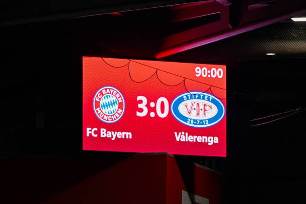 Die Anzeigetafel, Videowand zeight das Endergebnis, Endstand, 17.12.2025, München (Deutschland), Fussball, UEFA Womens Champions League, Ligaphase 6. Spieltag, FC Bayern München - Valerenga IF