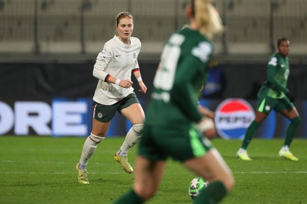 VfL vs. Chelsea, CL Frauen Wolfsburg, 17.12.2025, FUßBALL - VfL Wolfsburg vs. FC Chelsea, Champions League Frauen, Saison 2025 26. Sjoeke Nüsken (Chelsea) Wolfsburg