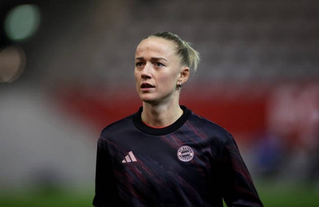 Fussball, Frauen, Frauen Champions League, 3.Spieltag, Saison 2025 2026, FC Bayern München - Valerengal, Valerenga, Campus Lea Schüller Schueller (FC Bayern München) beim Aufwärmen, Kopf, Oberkörper