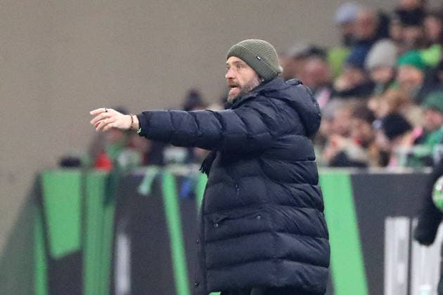 VfL vs. Chelsea, CL Frauen Wolfsburg, 17.12.2025, FUßBALL - VfL Wolfsburg vs. FC Chelsea, Champions League Frauen, Saison 2025 26. Cheftrainer Stephan Lerch (VfL Wolfsburg) Wolfsburg