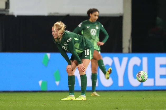 VfL vs. Chelsea, CL Frauen Wolfsburg, 17.12.2025, FUßBALL - VfL Wolfsburg vs. FC Chelsea, Champions League Frauen, Saison 2025 26. Camilla Küver (VfL Wolfsburg) nach dem Spielende Wolfsburg