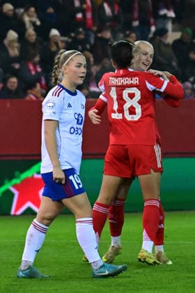 Frauenfußball - JUbel über das 1:0 durch TANIKAWA Momoko bei dem UEFA Frauen Champions League Spiel des FC Bayern München gegen Valerenga Fotball Oslo am 17.12.2025, Deutschland, Bayern München FC Bayern Campus Bayern Deutschland